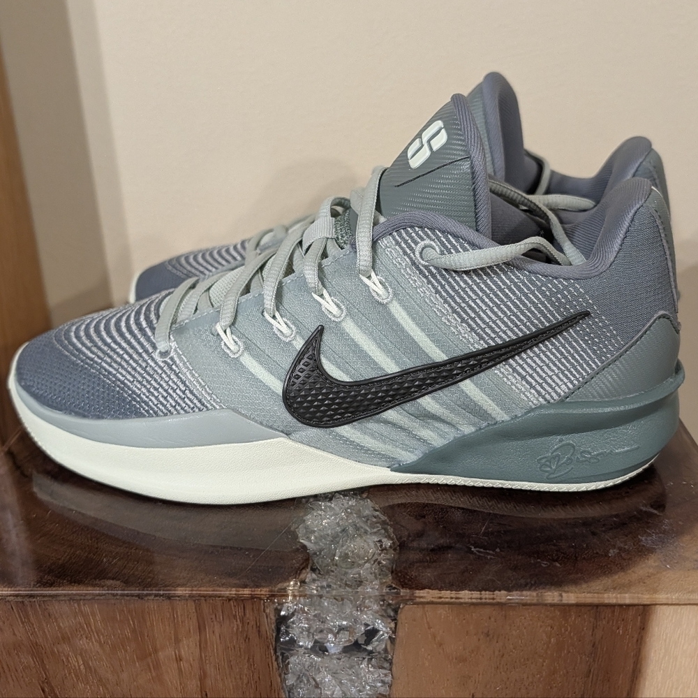 Nike Sabrina 3 Sneakers in Clay Green/ Sea Foam/ Volt/ Sequoia Colorway sz 8.5 - Picture 5 of 13